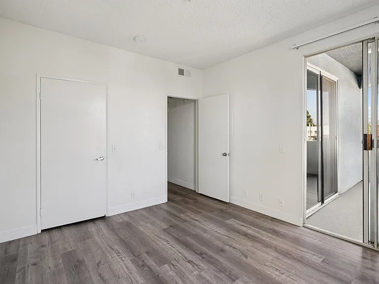 11657 Oxnard Str. — Photo 14