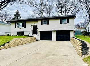 3313 W Chartwell Rd, Peoria, IL 61614