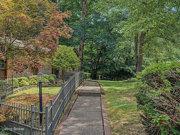 3rd image of 8819 Mountain Brook Dr