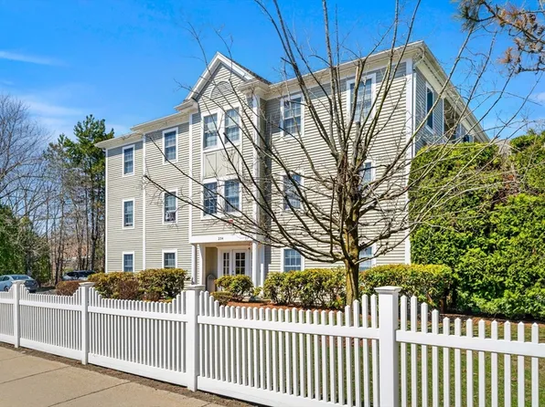234 Water St APT 205, Wakefield, MA 01880