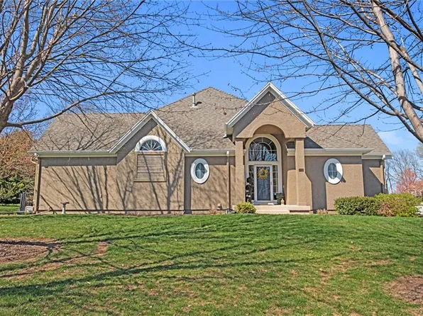 2700 W 137th Pl, Leawood, KS 66224