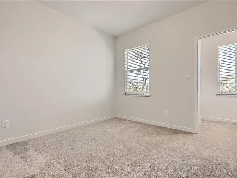 605 W South St #211 — Photo 15