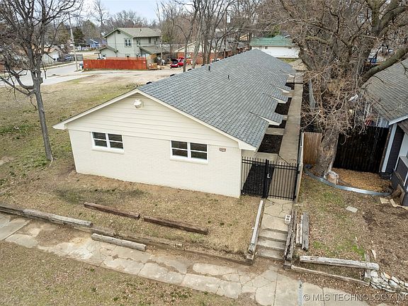 3rd image of 1011 S Rockford Ave