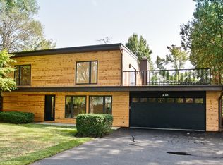 231 Beachview Ln, North Barrington, IL 60010