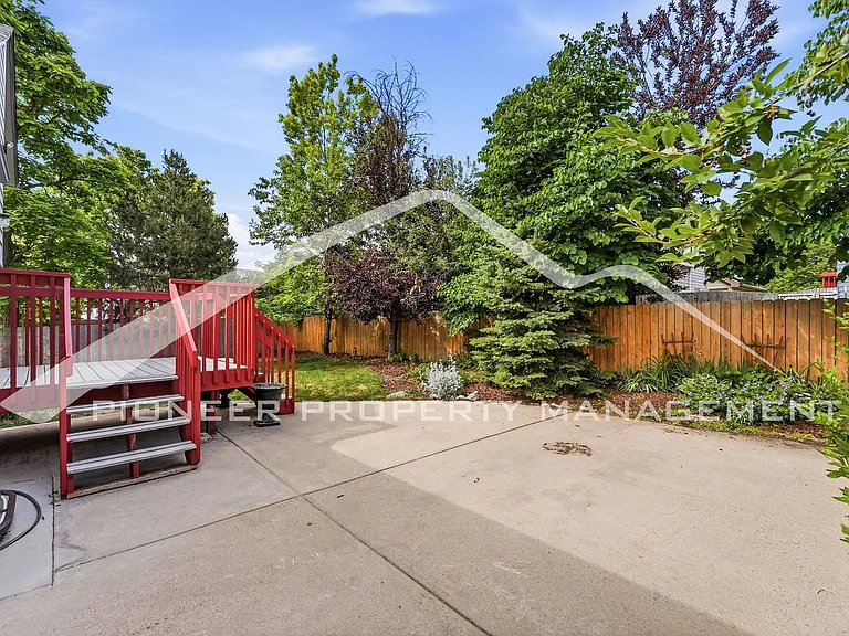 9753 Independence St — Photo 23