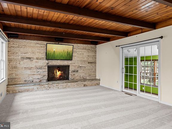 5th image of 528 Kettle Run Rd