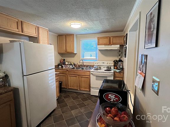 5th image of 3107 Corliss Ave