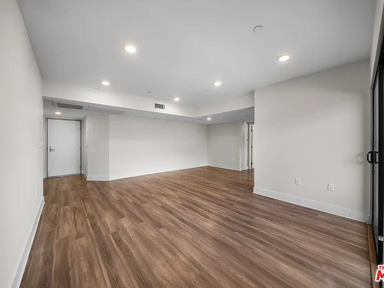 5030 Rosewood Ave #304 — Photo 13