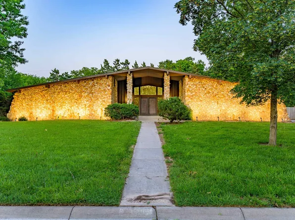 1500 Terrace Dr, Newton, KS 67114