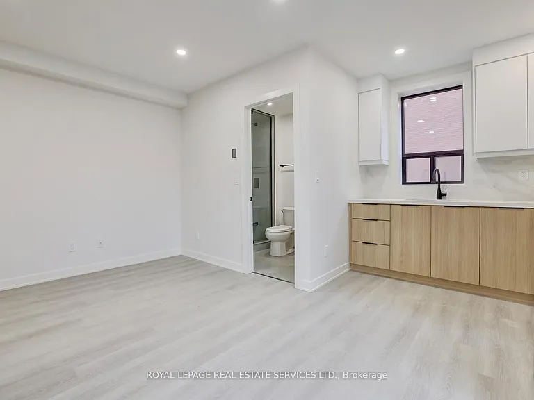20 Duke St #305 — Photo 7