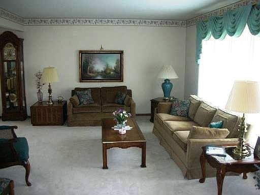 5th image of 15542 Heather Ct