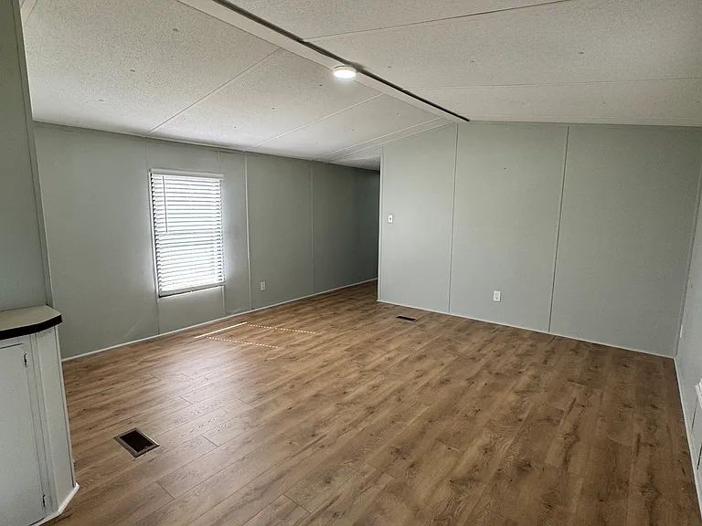 43366 Brittany St — Photo 2