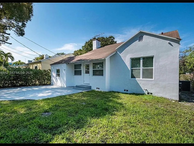 529 NW 42nd St — Photo 8