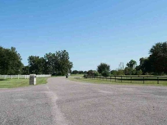 Exterior Neighborhood (street photo)