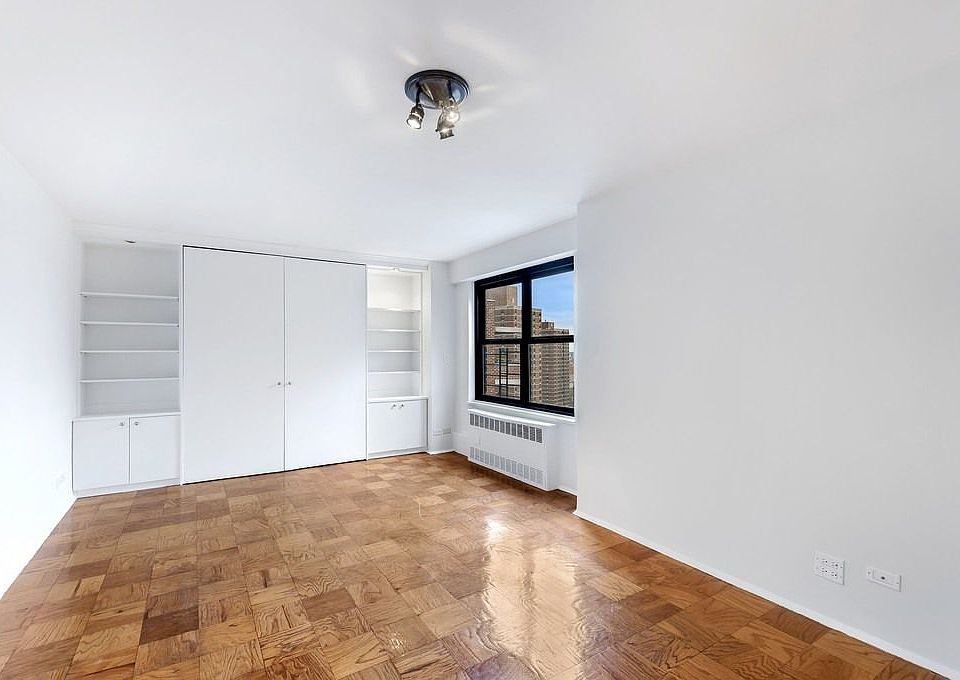 1st image of 385 Grand St APT 2002