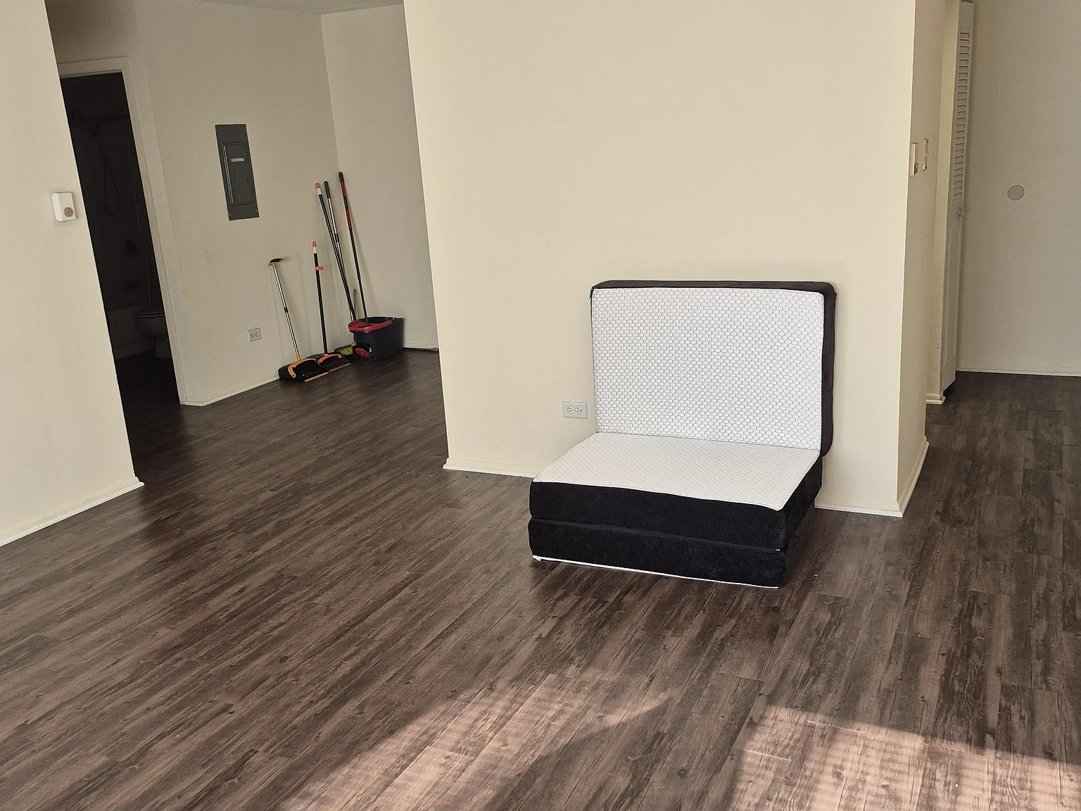 1 bed, 650 sqft, $1,300 — Photo 3