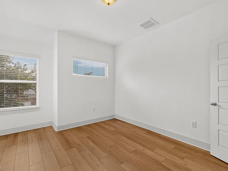 5915 Swayden Ln — Photo 35