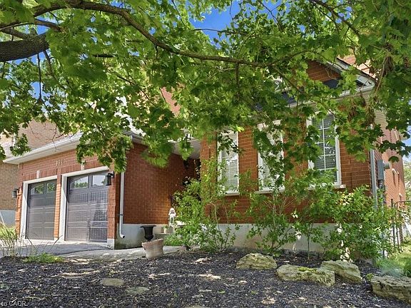 5th image of 131 Huntingwood Ave