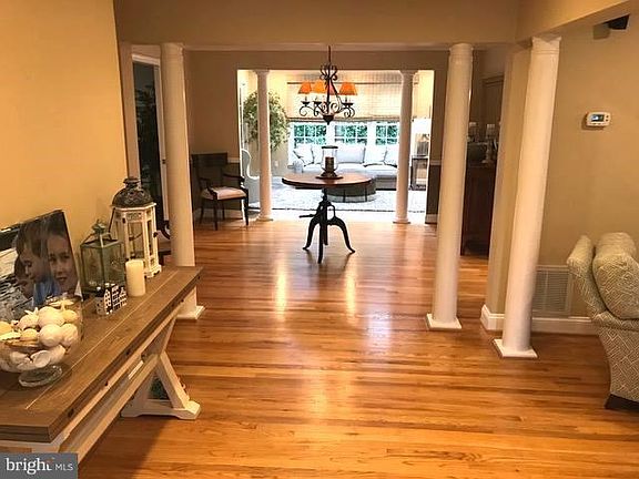 2nd image of 482 Fairoak Dr