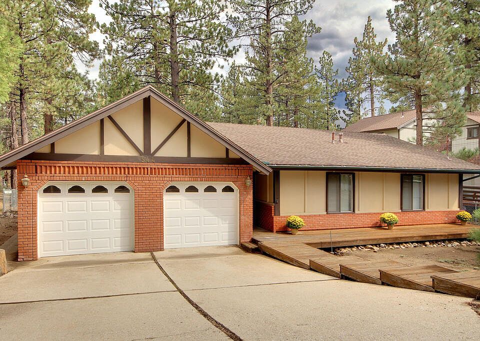 1st image of 544 Pinewood Dr
