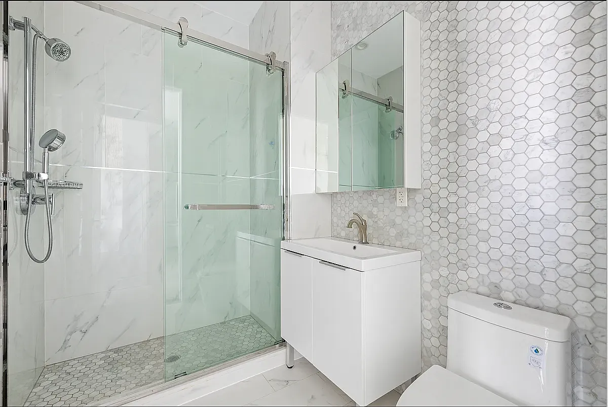 221 Sea Breeze Avenue — Photo 4