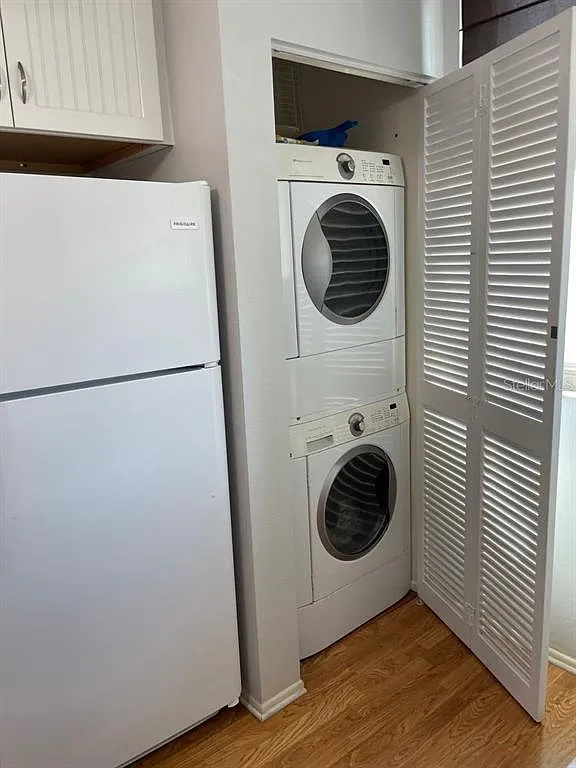 2 bed, 2.0 bath, 940 sqft, $2,700 — Photo 4