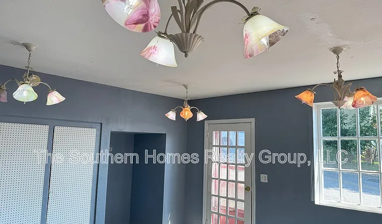 405 N High St — Photo 3