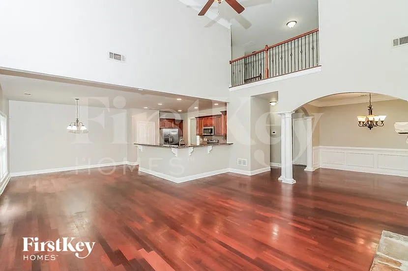 3 bed, 2.5 bath, 2400 sqft, $2,680 — Photo 3