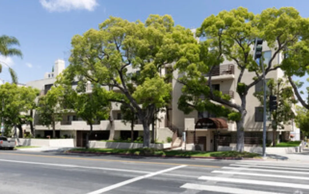 The Courtyard Apartments — Photo 1