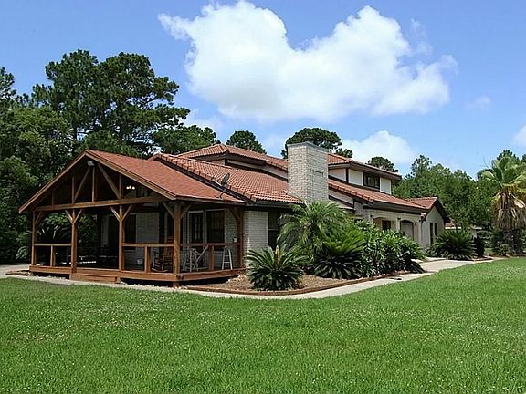 This house has everything needed for Family Life + Entertaining!