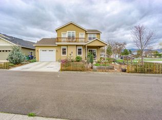 1013 Lithia Way, Talent, OR 97540