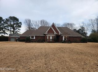 8950 Oakwood Ln, Olive Branch, MS 38654