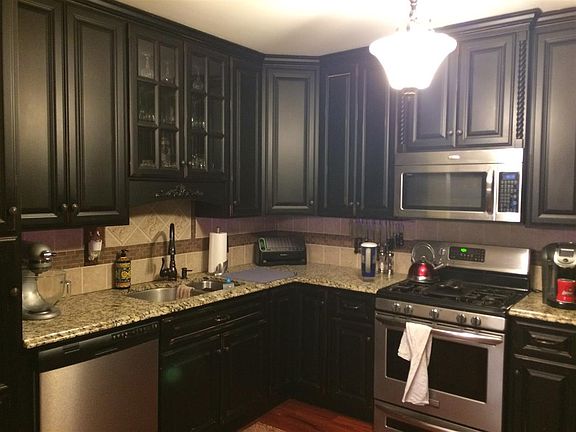 3rd image of 321 College St