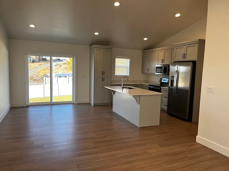 575 E Canyon Rim Rd — Photo 3