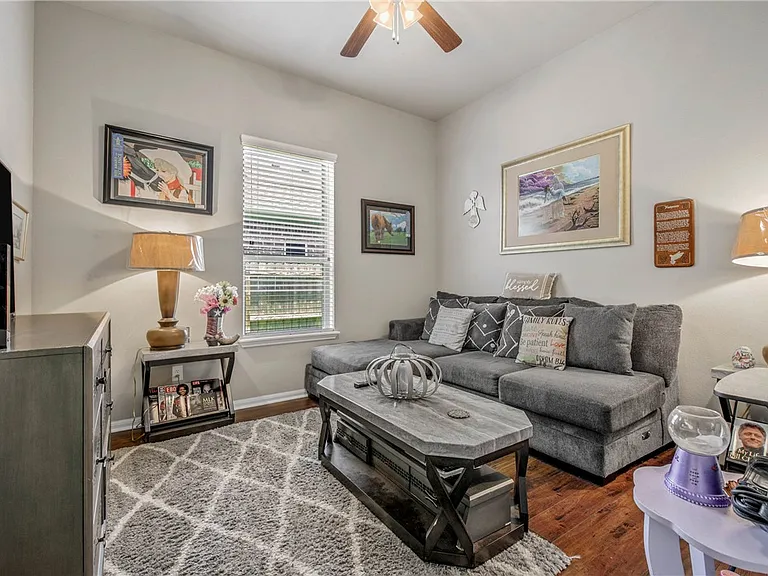 2527 Warkworth Ln — Photo 13
