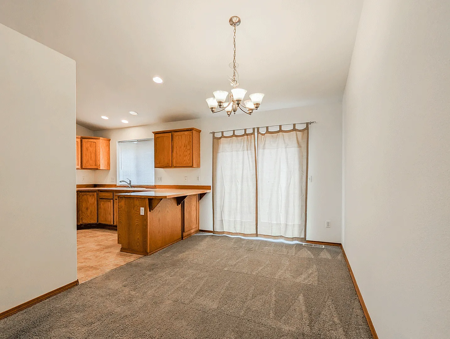 **Move-In Special** Move in ready 5 bed, 3 bath home w/ fenced backyard! — Photo 3