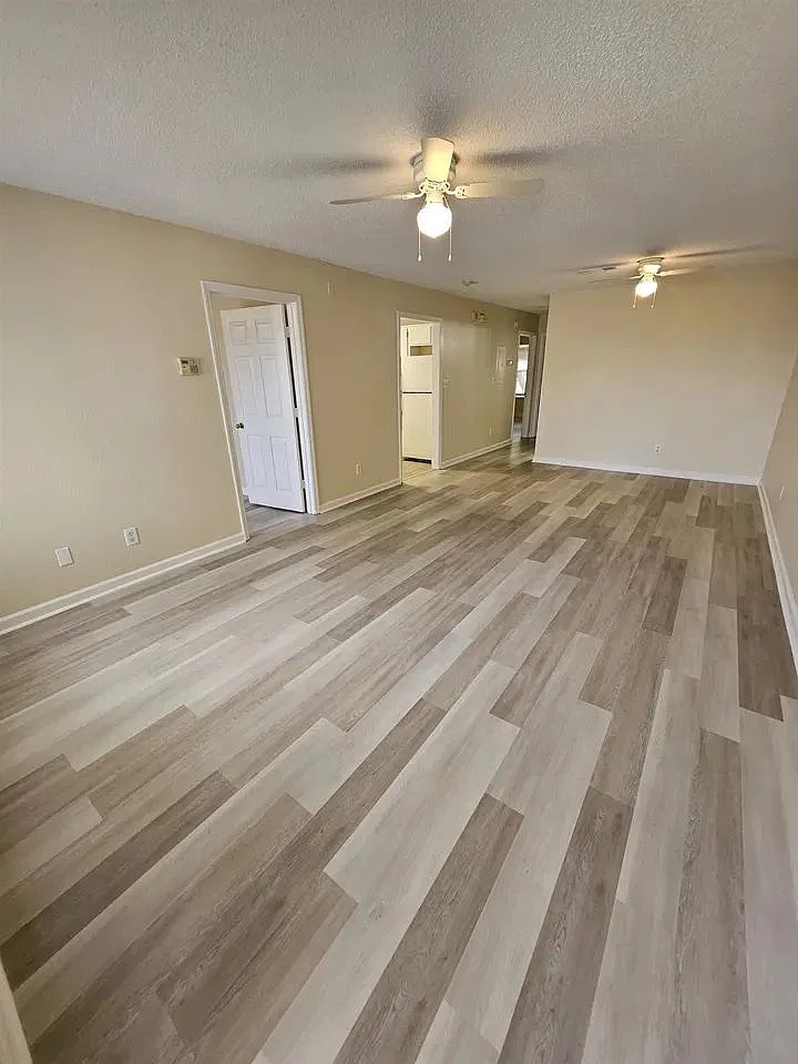 3 bed, 2.0 bath, 1056 sqft, $1,400 — Photo 2