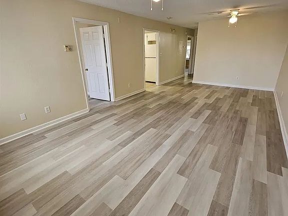 2nd image of 1100 Green Tree Ct #D