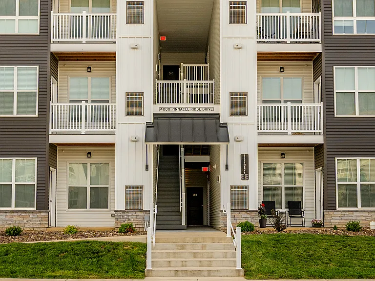 Park West Apartments — Photo 27