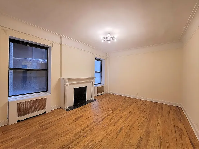 251 W 81st St #2U — Photo 2