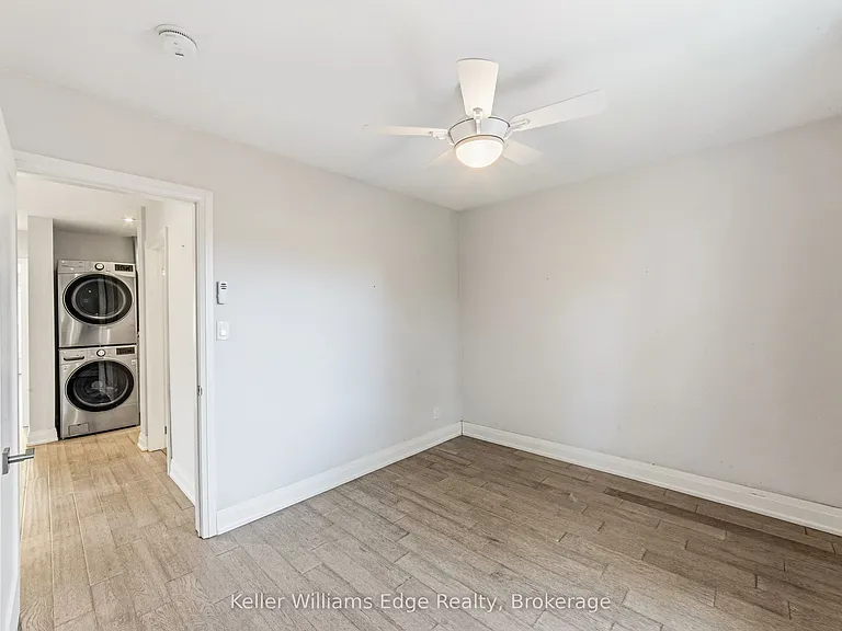 2300 Wagner Cres #UPPER — Photo 12