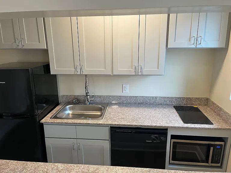 West Franklin Apts — Photo 36