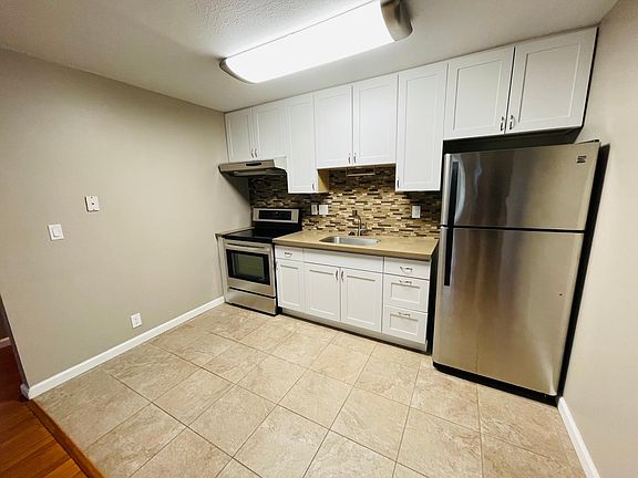 5th image of 300 Vicksburg St APT 2