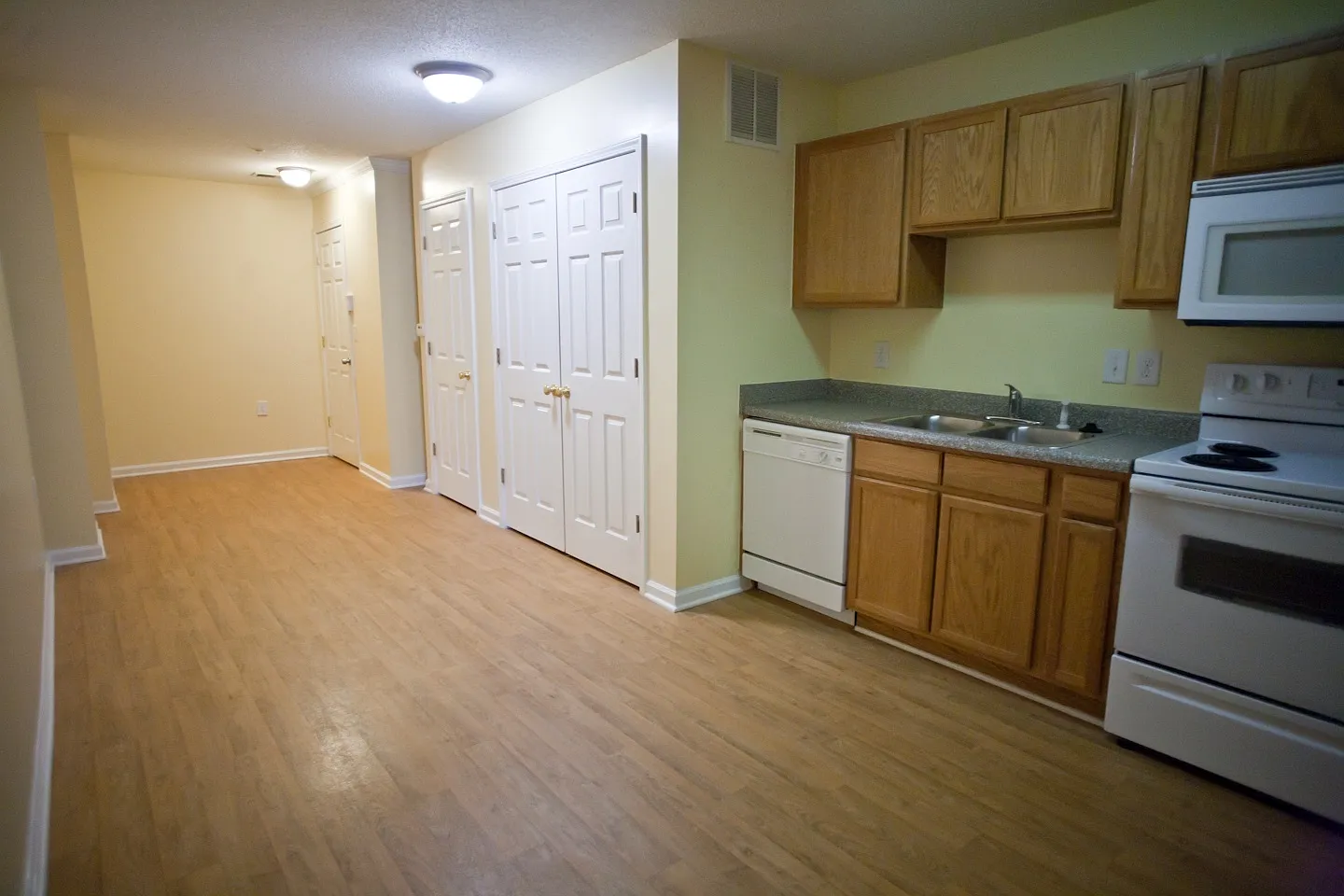 110 S Roberson St — Photo 2