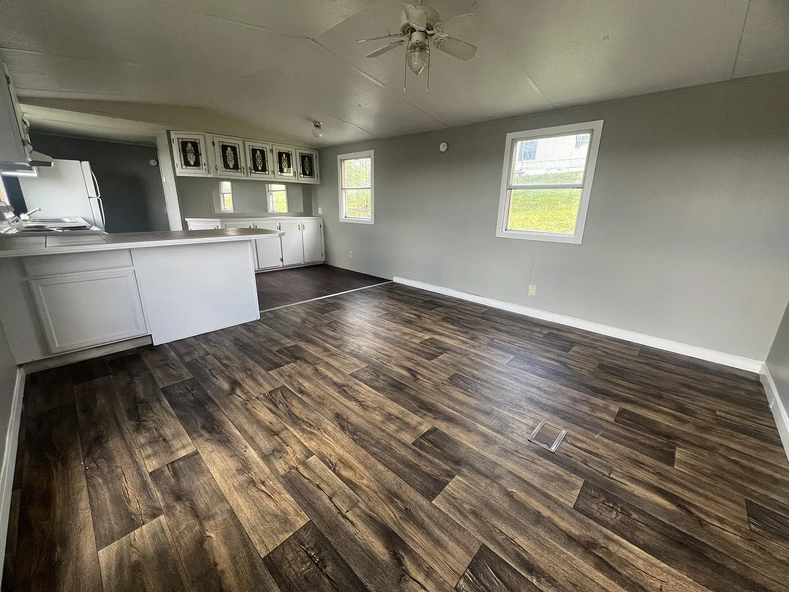 3 bed, $895 — Photo 4