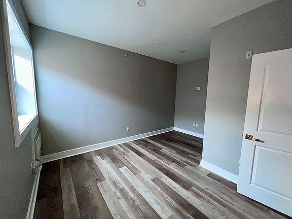 5th image of 623 Unruh Ave #205