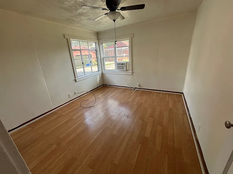 111R S Central Ave — Photo 3