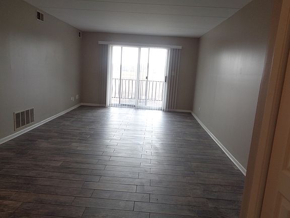 2nd image of 10445 S Mansfield Ave Unit 2D