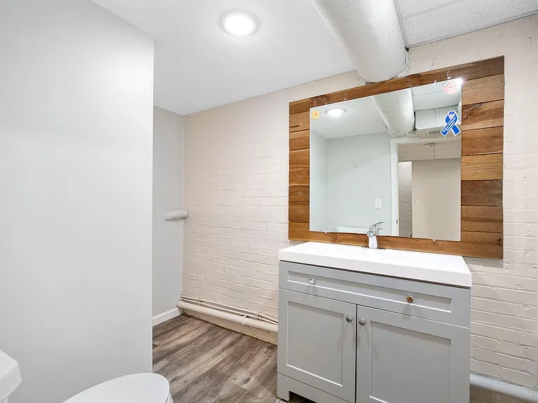 502 Thomas Rd — Photo 29
