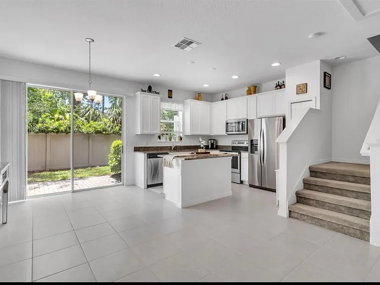4710 Cliveden Loop — Photo 10